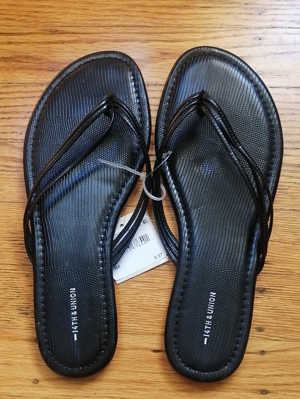 NWT 14th & Union Black Flip Flop Thong Sandals Dessie PU 9M
